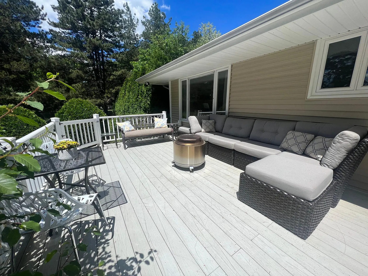 99 Porter St — Photo 2