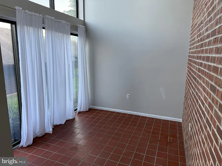 204 Village Rd — Photo 9