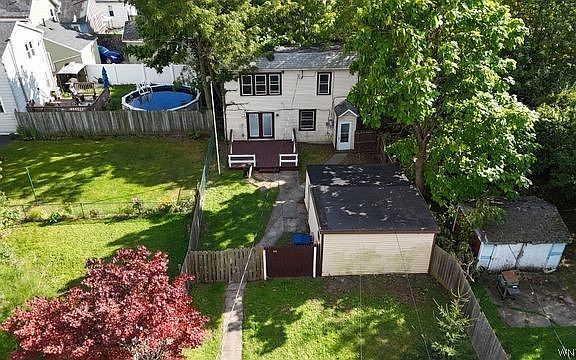 5th image of 99 Farmer St