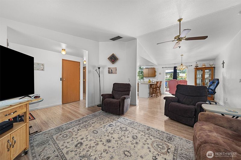 3rd image of 20608 116th Street Ct. E