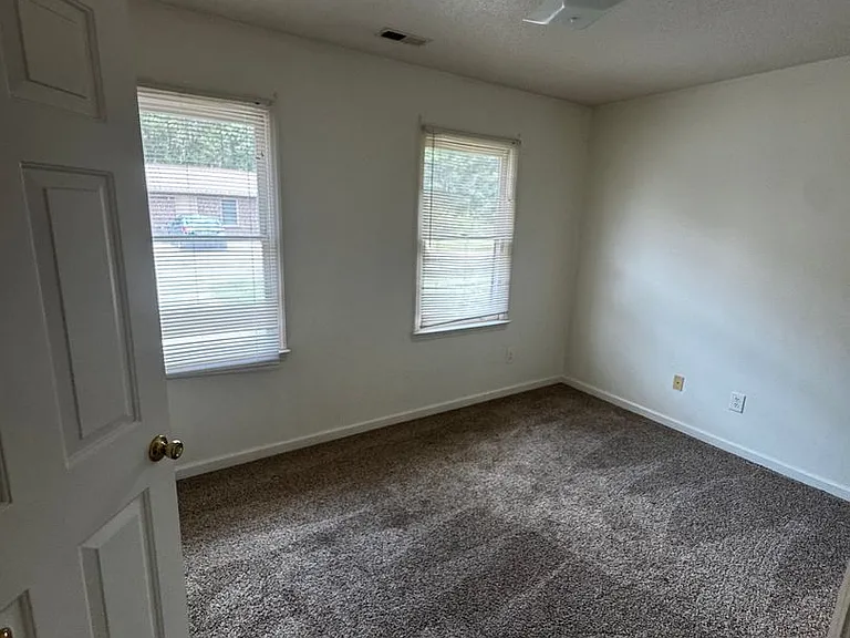 100 Red Rock Dr — Photo 16