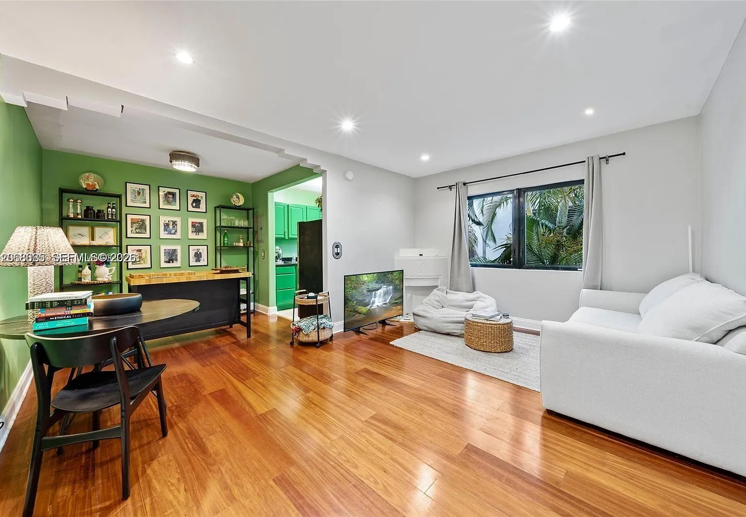 Jefferson Place Condo — Photo 1