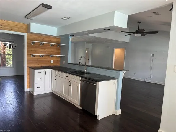 1208 Copper Stone Cir, Chesapeake, VA 23320