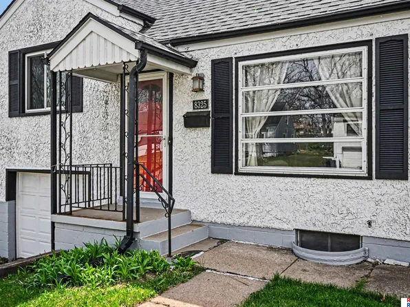 8325 State St, Ralston, NE 68127