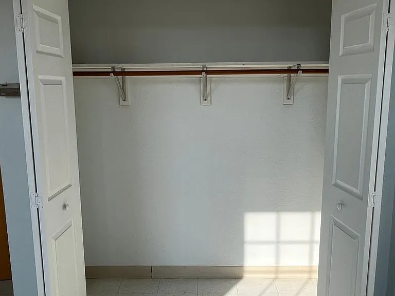 137 E Main St — Photo 8