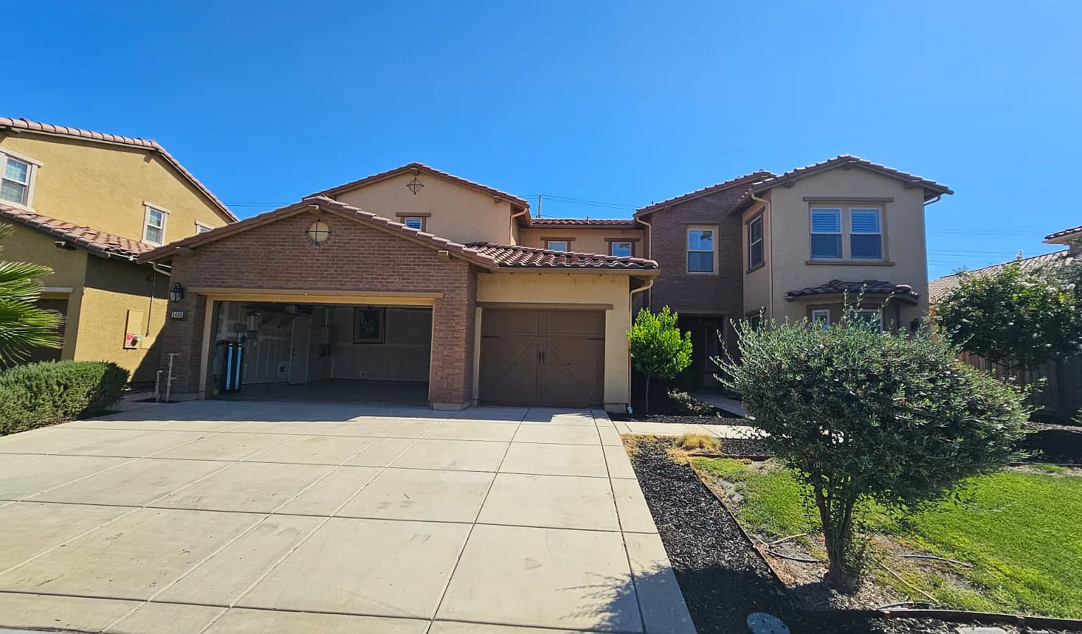 4 bed, 3.5 bath, 3720 sqft, $3,600 — Photo 1