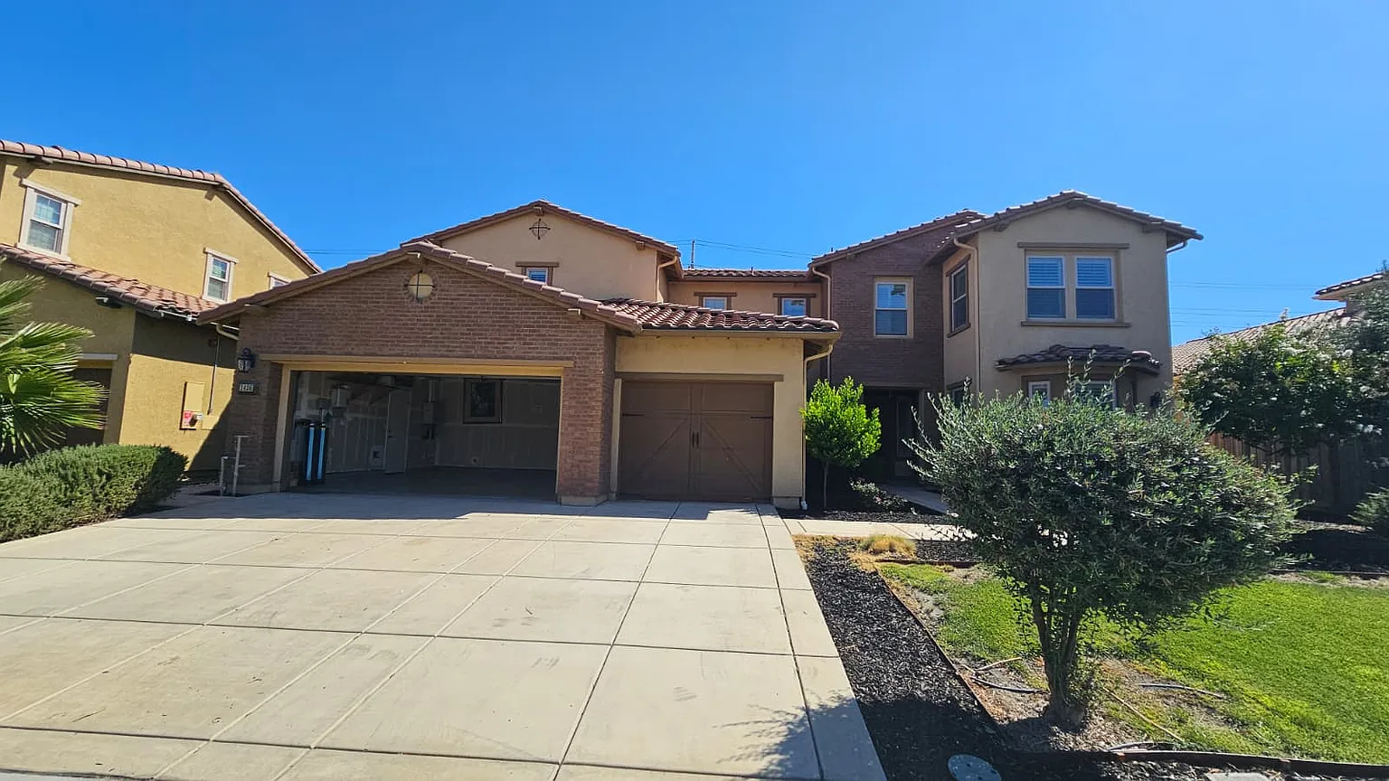 1426 Como Dr photo 1