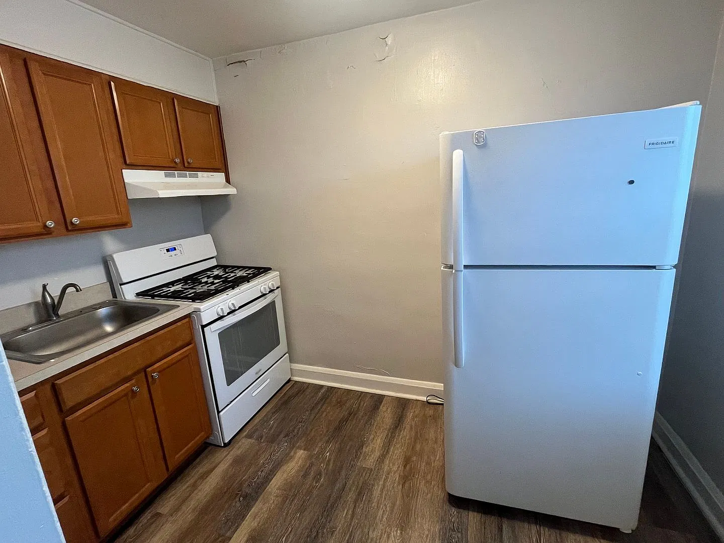1661 E Cold Spring Ln — Photo 3