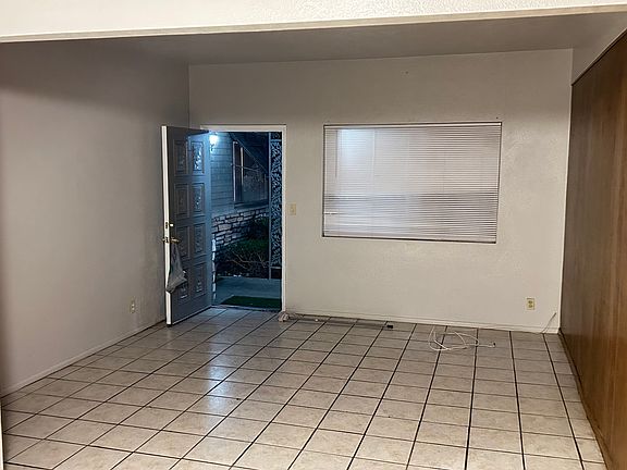3rd image of 325 N Lesueur APT B
