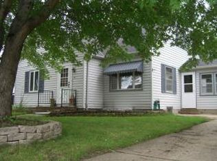 15 S California Ave, Morris, MN 56267