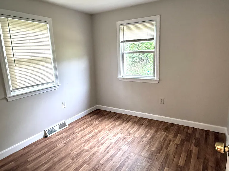 21 Bradford Ave — Photo 12