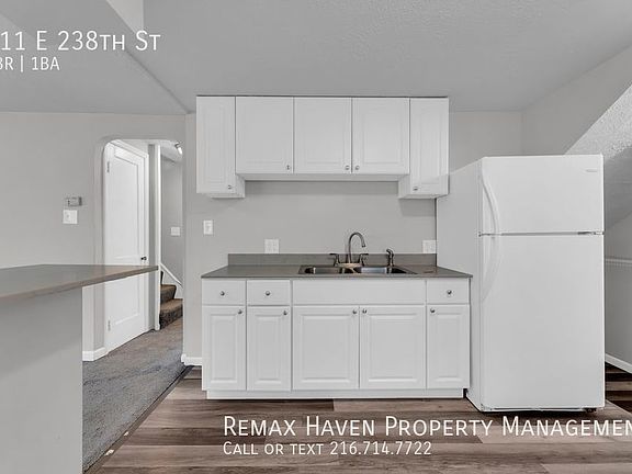 5th image of 211 E 238th St