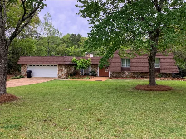 601 Overlook Dr, Opelika, AL 36801