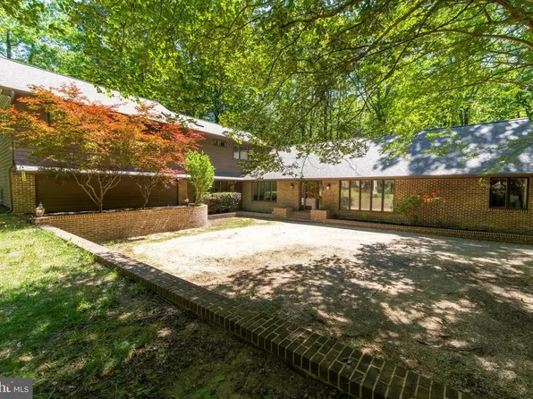 8425 Mausen Ln, La Plata, MD 20646