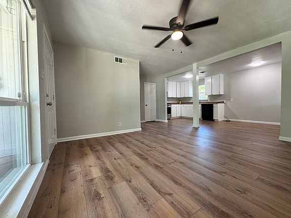 3rd image of 506 Patterson Dr