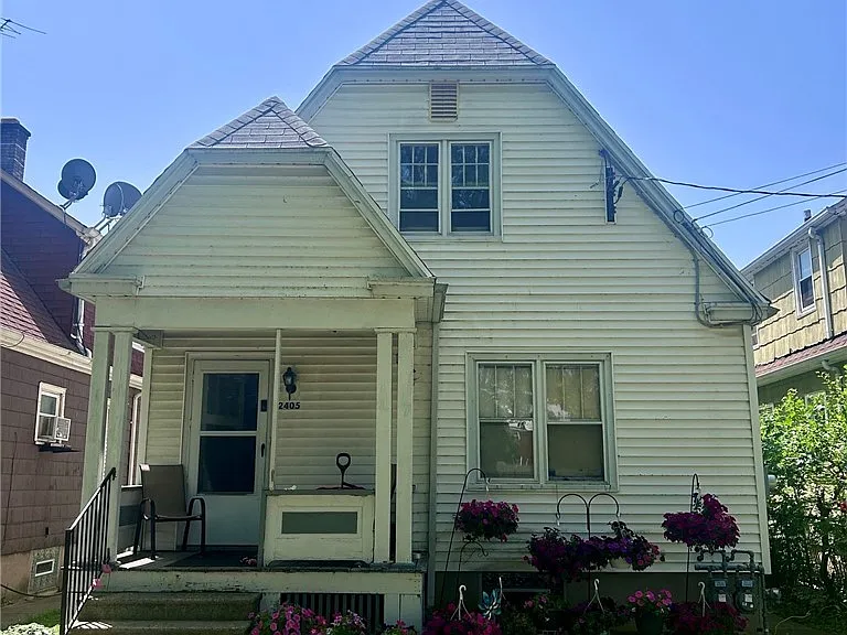 2405 Grand Ave #UPPER — Photo 1