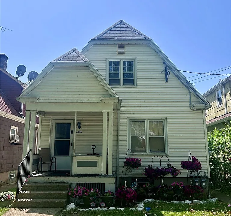 2405 Grand Ave #UPPER
