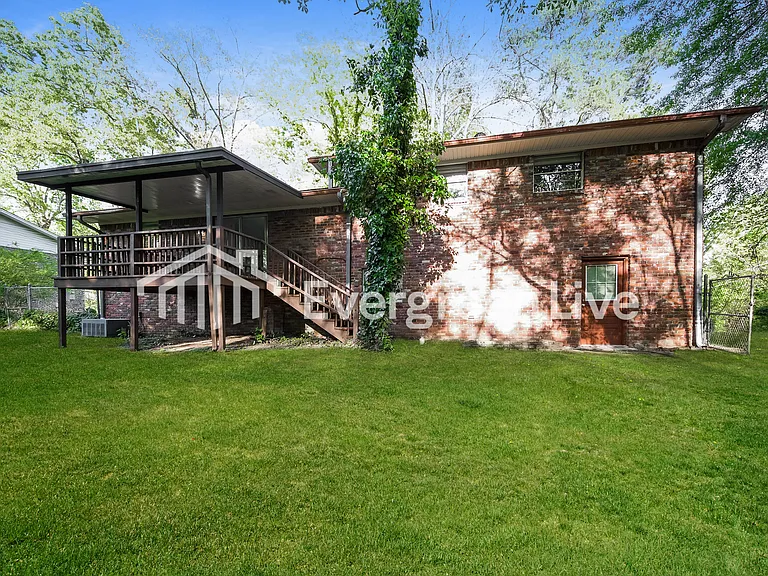 1912 Cottonwood Ave — Photo 10