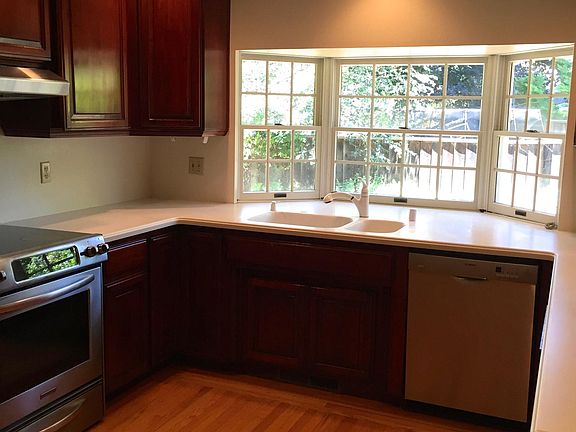 2nd image of 655 Woodland Ave