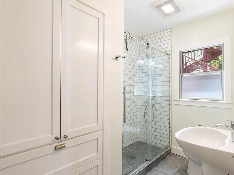 1317 C St — Photo 31