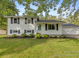 1101 Robin St, Jenison, MI 49428