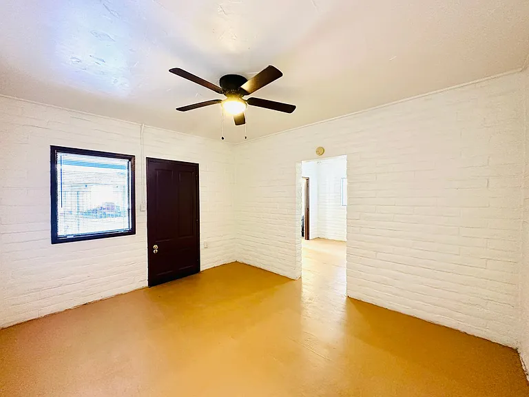 4th428 — Photo 11