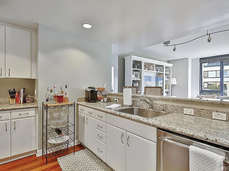 1st image of 250 King St Unit 574