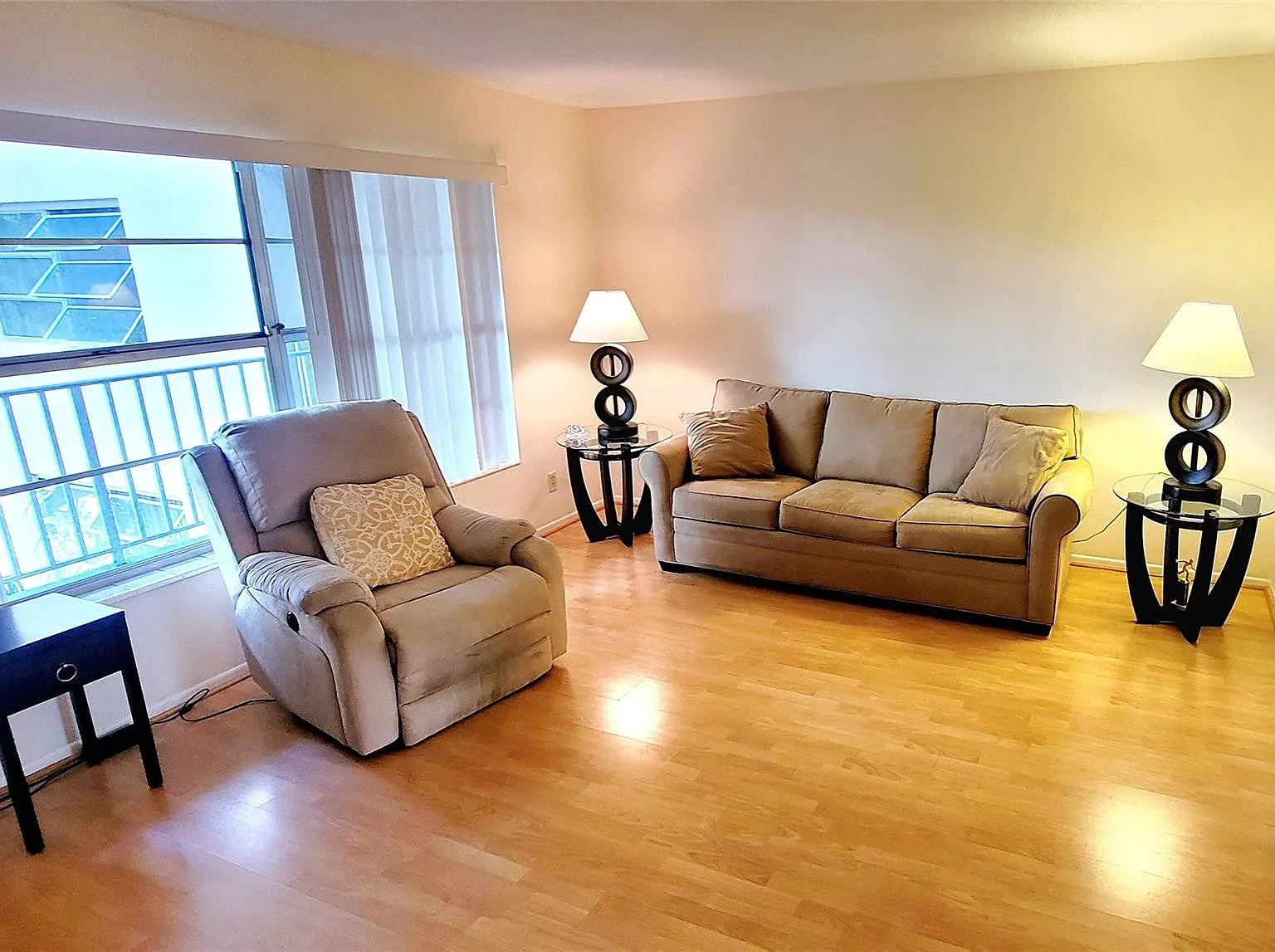 1 bed, 1.5 bath, 662 sqft, $1,400 — Photo 3