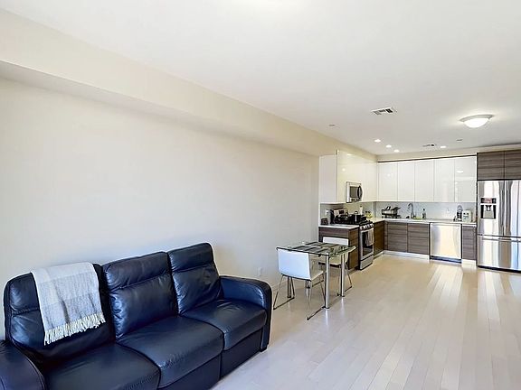 3rd image of 2758 Ocean Ave #5