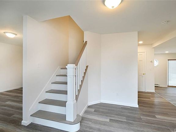 5th image of 62 Westcliff Dr