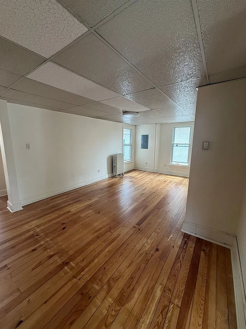 215 E King St — Photo 4