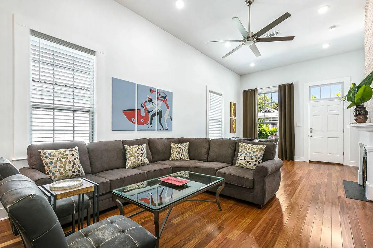 5 bed, 3.0 bath, 2400 sqft, $12,874 — Photo 3