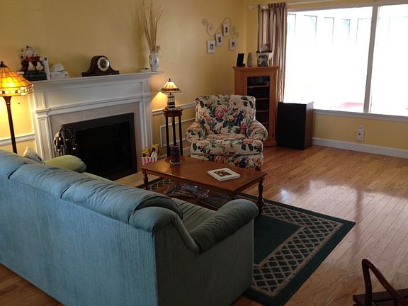 3rd image of 174 Edgewood Dr