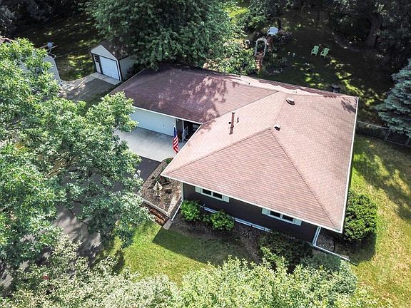 4th image of 2654 Helena Ave N