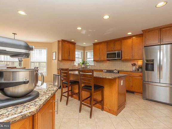 4th image of 103 Great Circle Rd