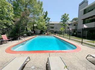 1329 Prospect Village Ln APT E, Ballwin, MO 63021