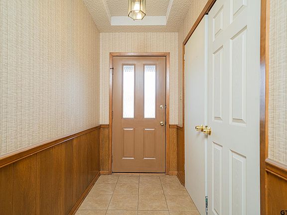 3rd image of 1412 Woodbridge Dr