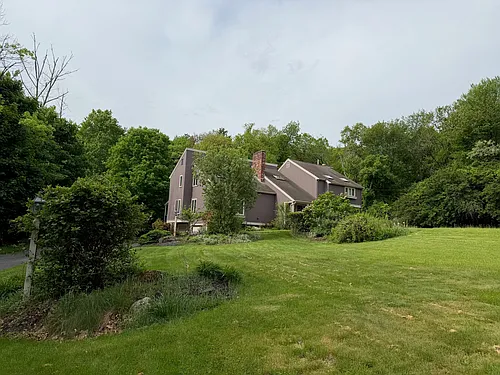 23 Hunting Ln Photo 1