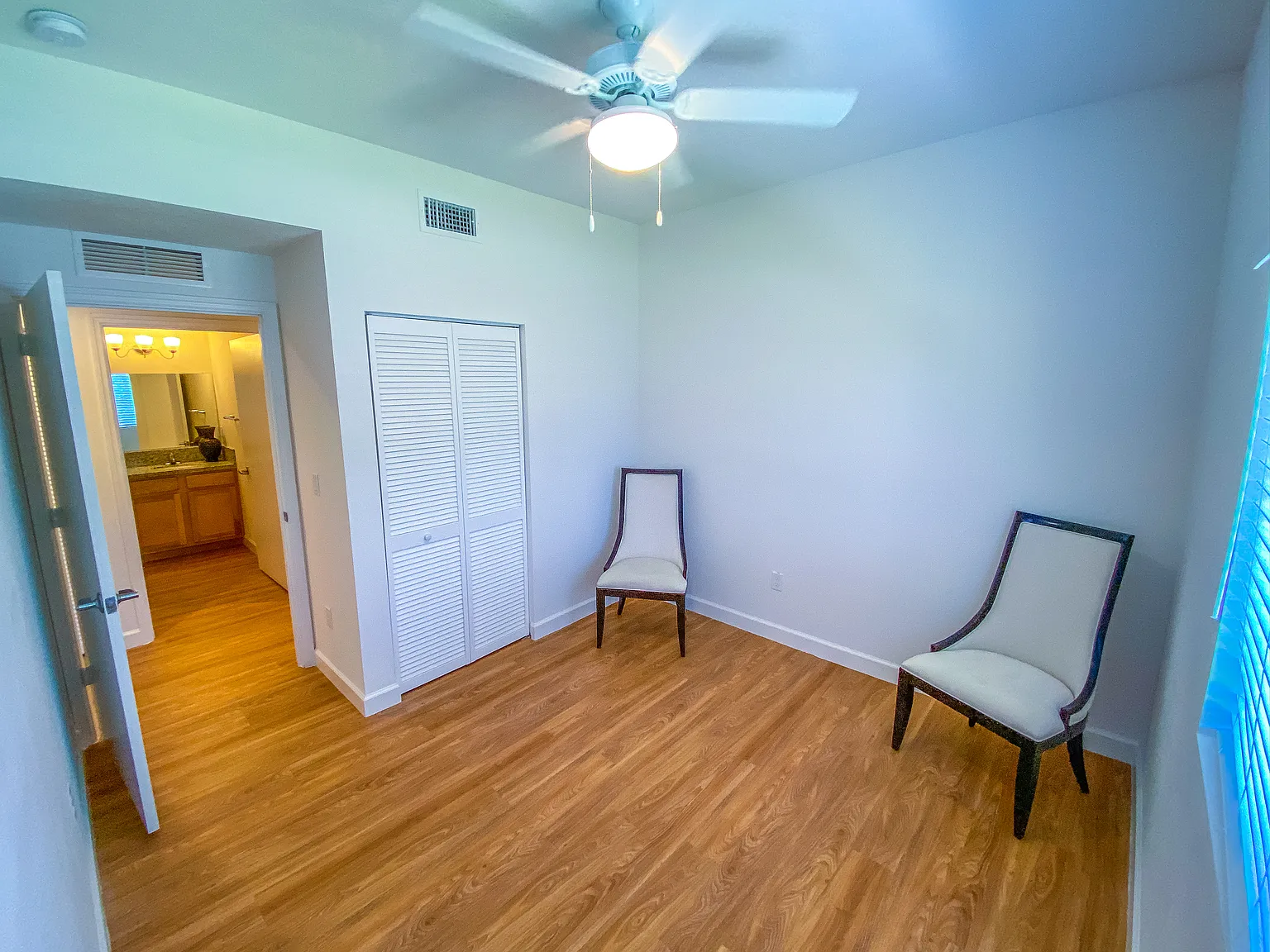 2 bed, 1000 sqft, $1,600 — Photo 2