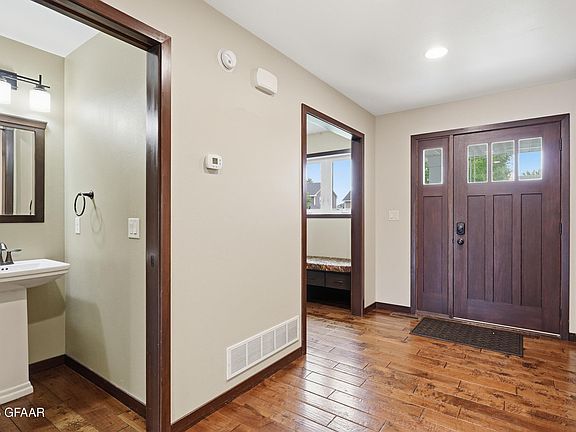 3rd image of 2296 41st Ave S