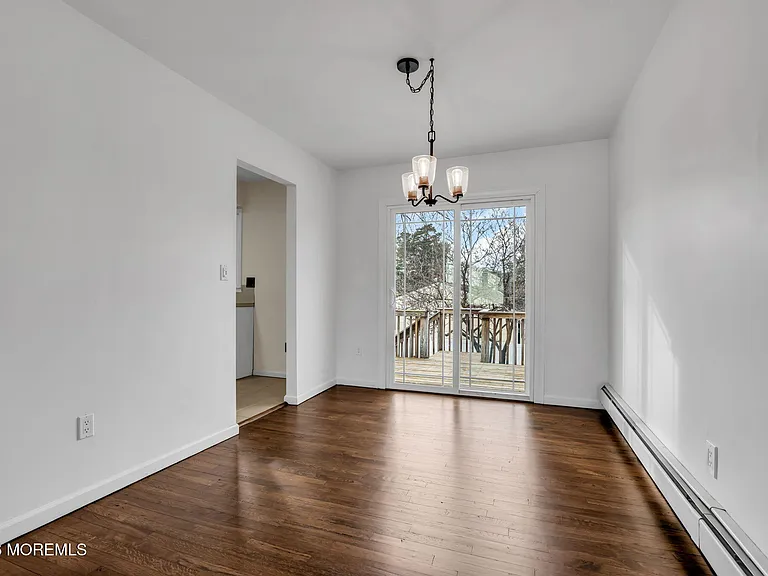 613 Champlain St — Photo 6