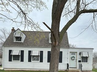 812 W 12th St, Sterling, IL 61081