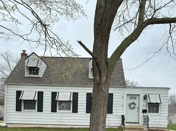 812 W 12th St, Sterling, IL 61081