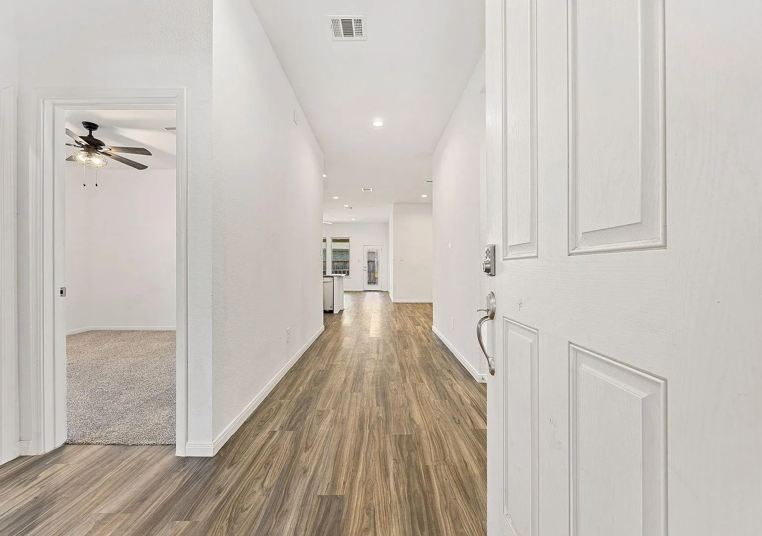 Brimming w/ smart upgrades & modern efficiency, this move-in ready 1-story D.R. Horton home stand... — Photo 2