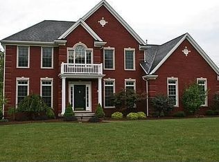 2 Deer Run Rd, Holland, NY 14080