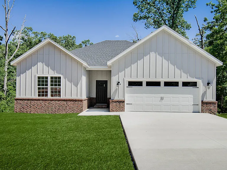 8 Kirkdouglas Ln — Photo 1