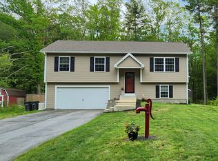 12 Bowtie Ln, Hooksett, NH 03106