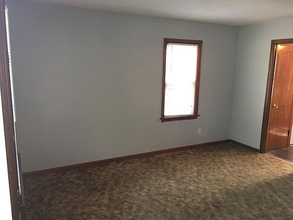 3rd image of 836 S Harris Ave
