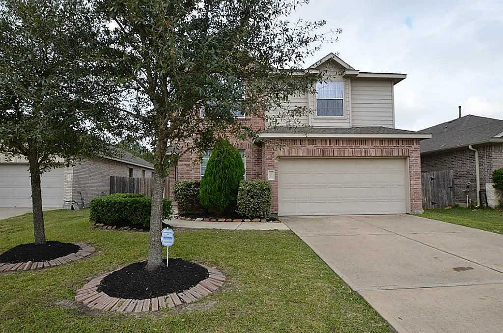 3 bed, 2.5 bath, 2202 sqft, $2,200 — Photo 1