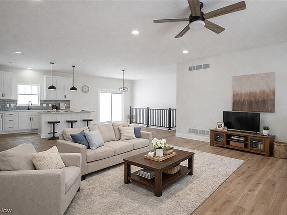 4th image of 8421 Wadsworth Rd